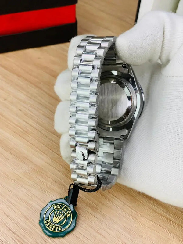 Plain Silver Luxury watch image 2