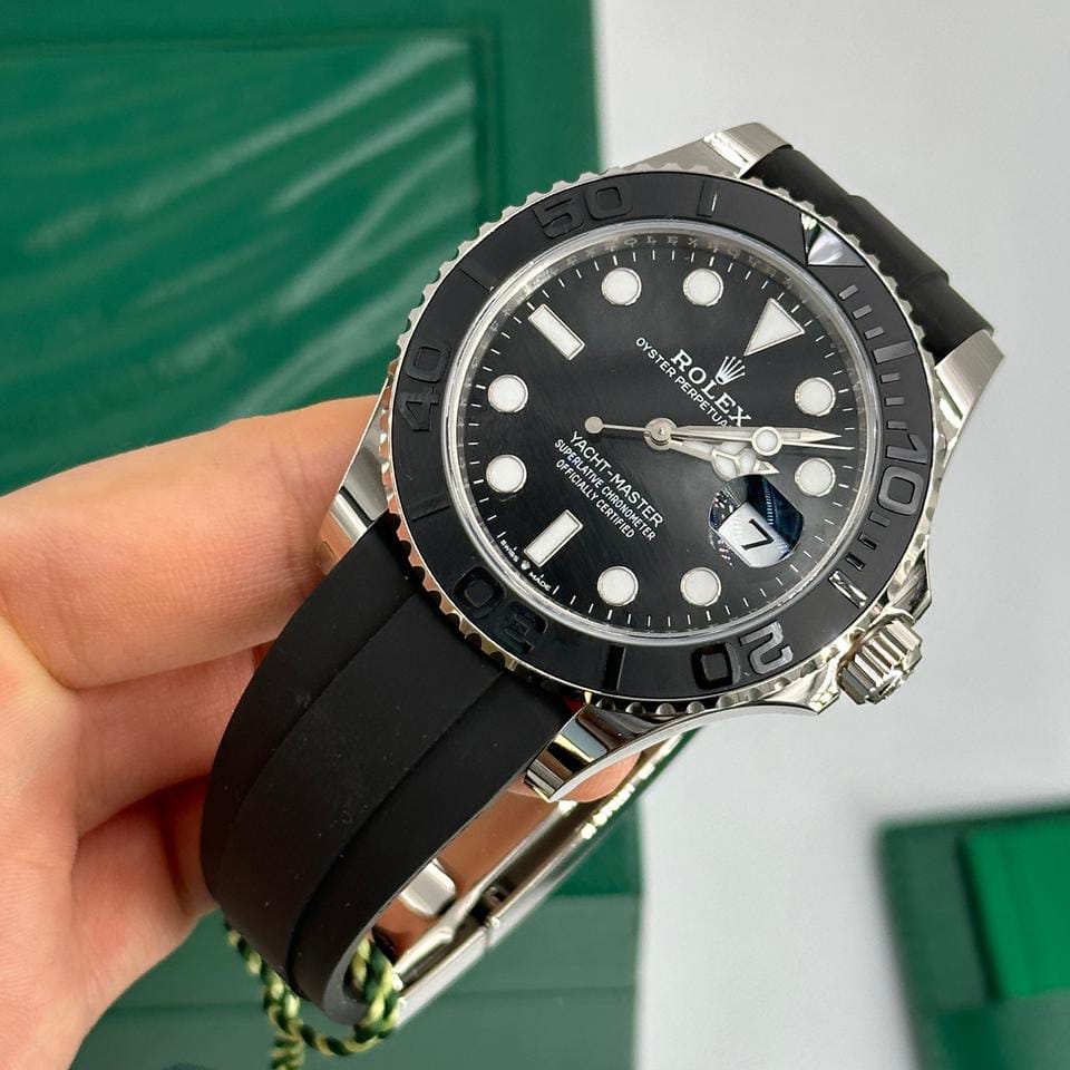 Black & Gold Submariner-Style Watch – Rubber Strap | Auretimes Auretimes