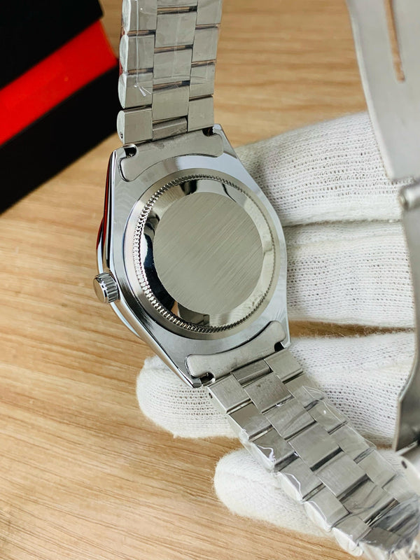 Rolex Oyster Perpetual – Silver Black Dial | Date Edition image 4